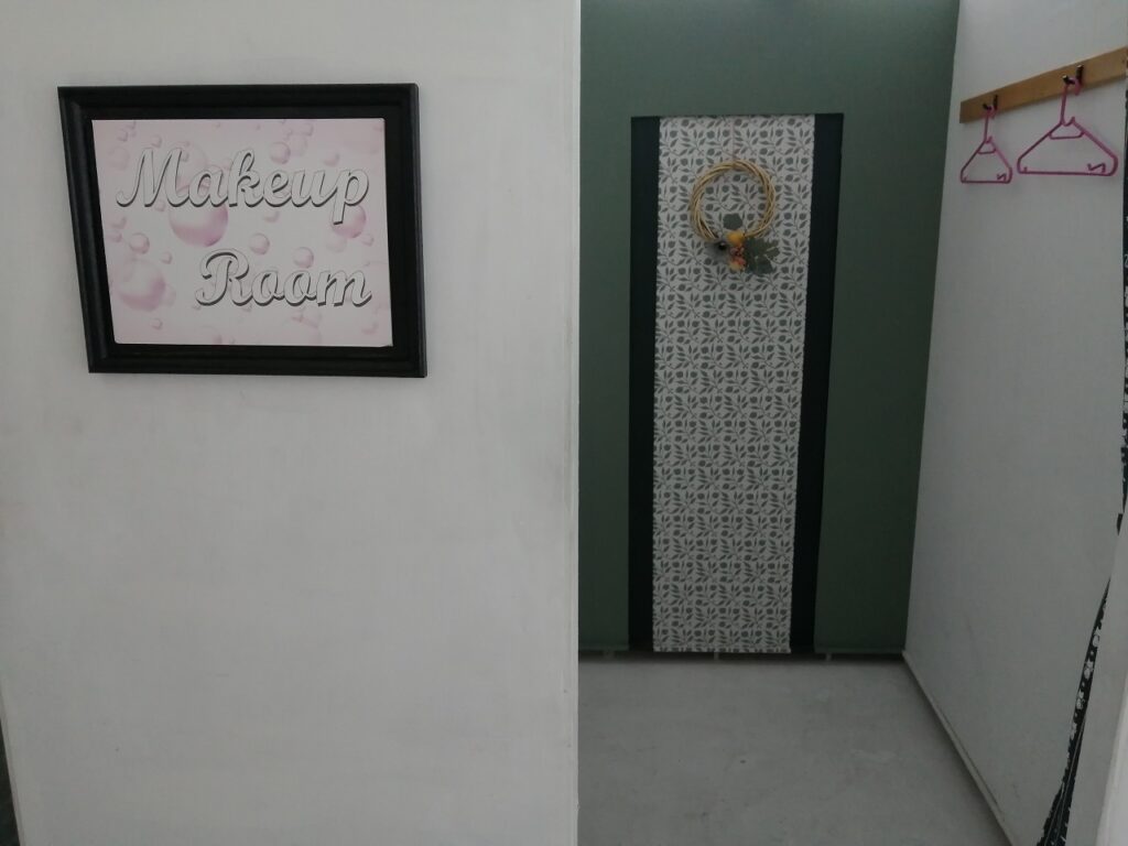 メイクルーム