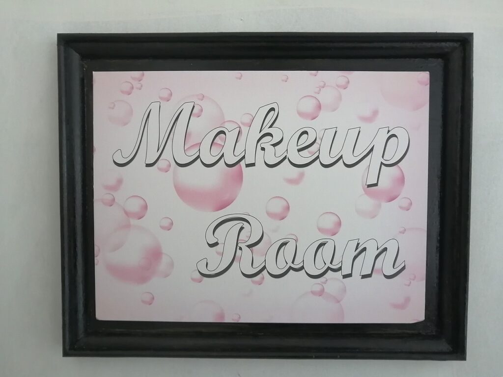 メイクルーム看板１