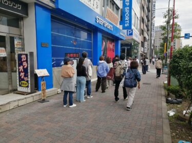 白山通りまで行列