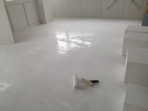 白塗り床